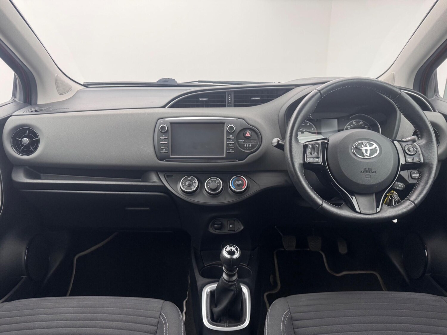 Used Toyota Yaris 2017 for sale - 76673490: Photo 8