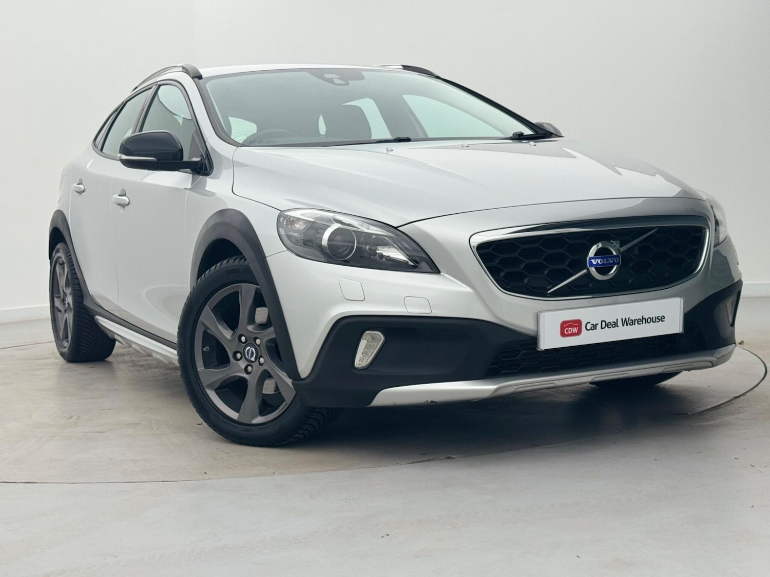 Used Volvo V40 2015 for sale - 76673590: Photo 1