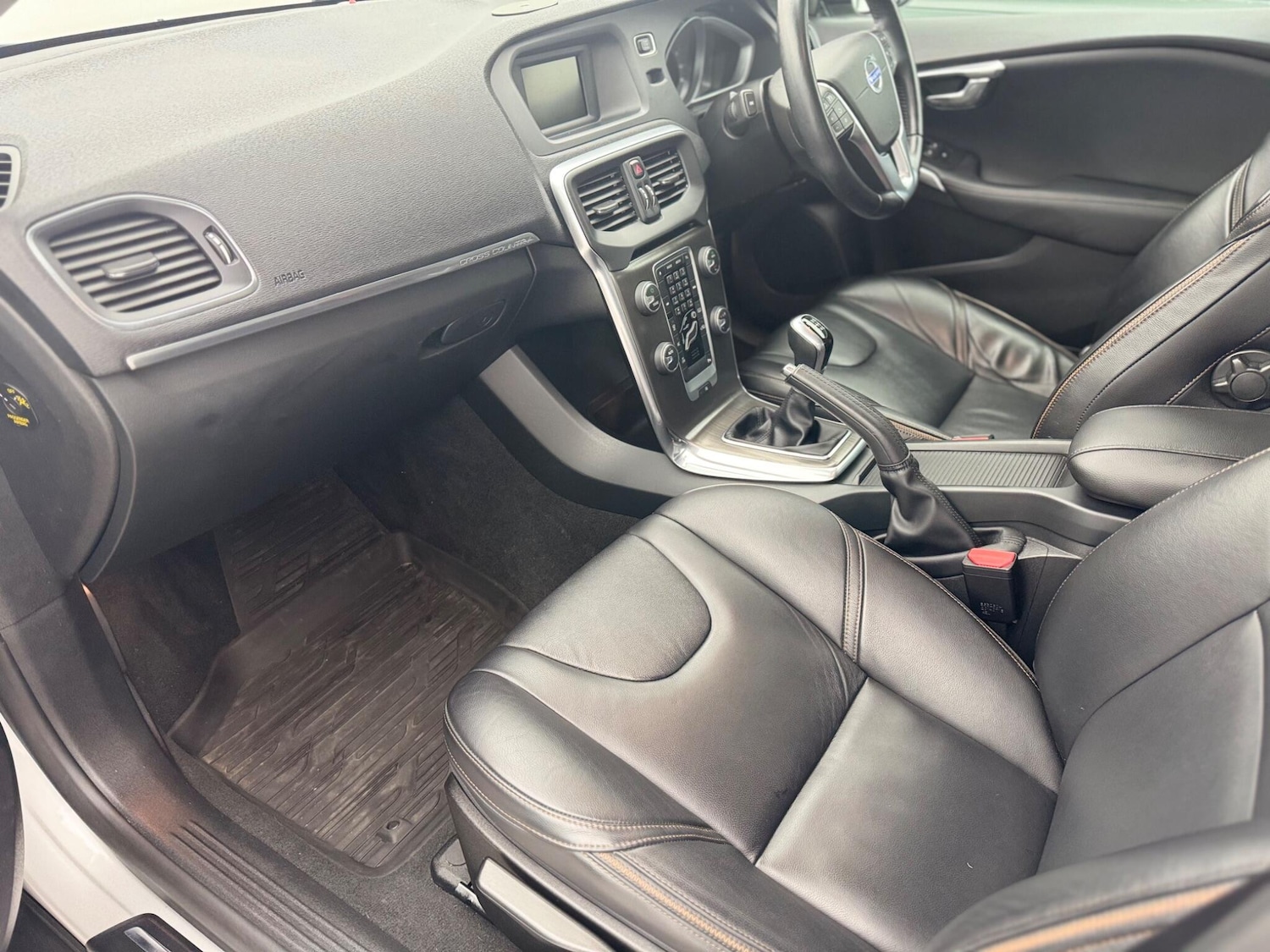 Used Volvo V40 2015 for sale - 76673590: Photo 10