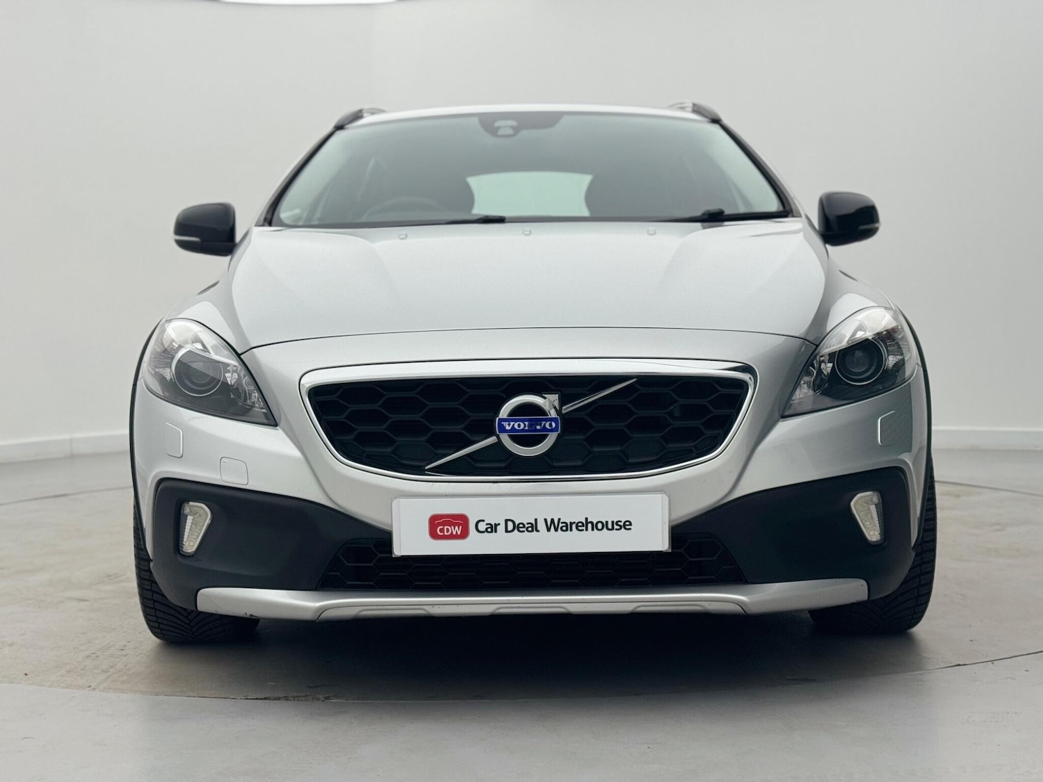 Used Volvo V40 2015 for sale - 76673590: Photo 2