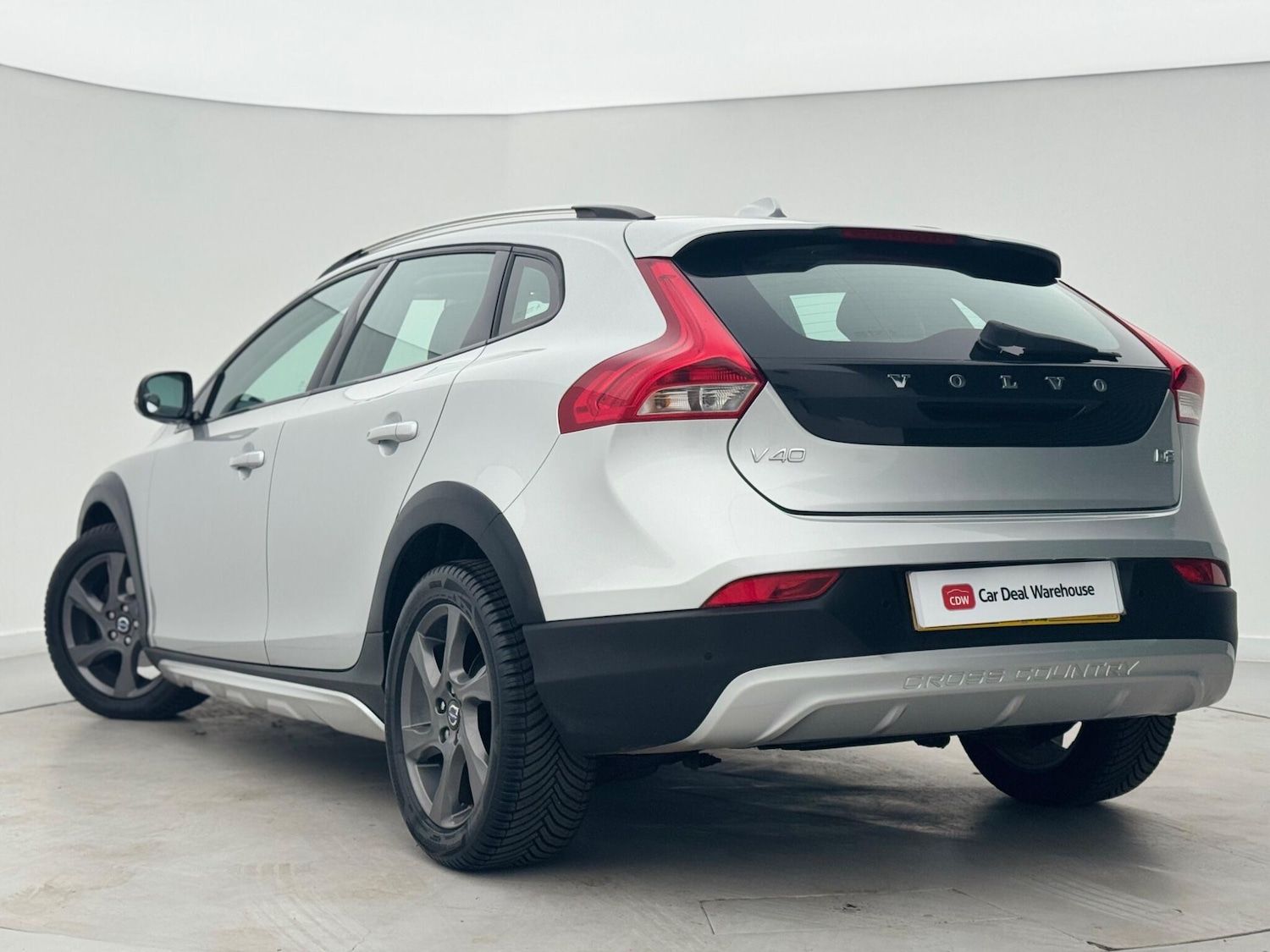 Used Volvo V40 2015 for sale - 76673590: Photo 4