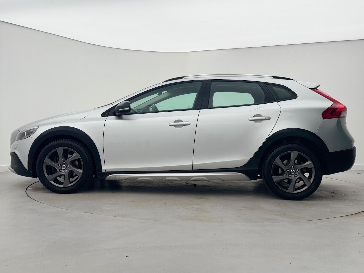 Used Volvo V40 2015 for sale - 76673590: Photo 5