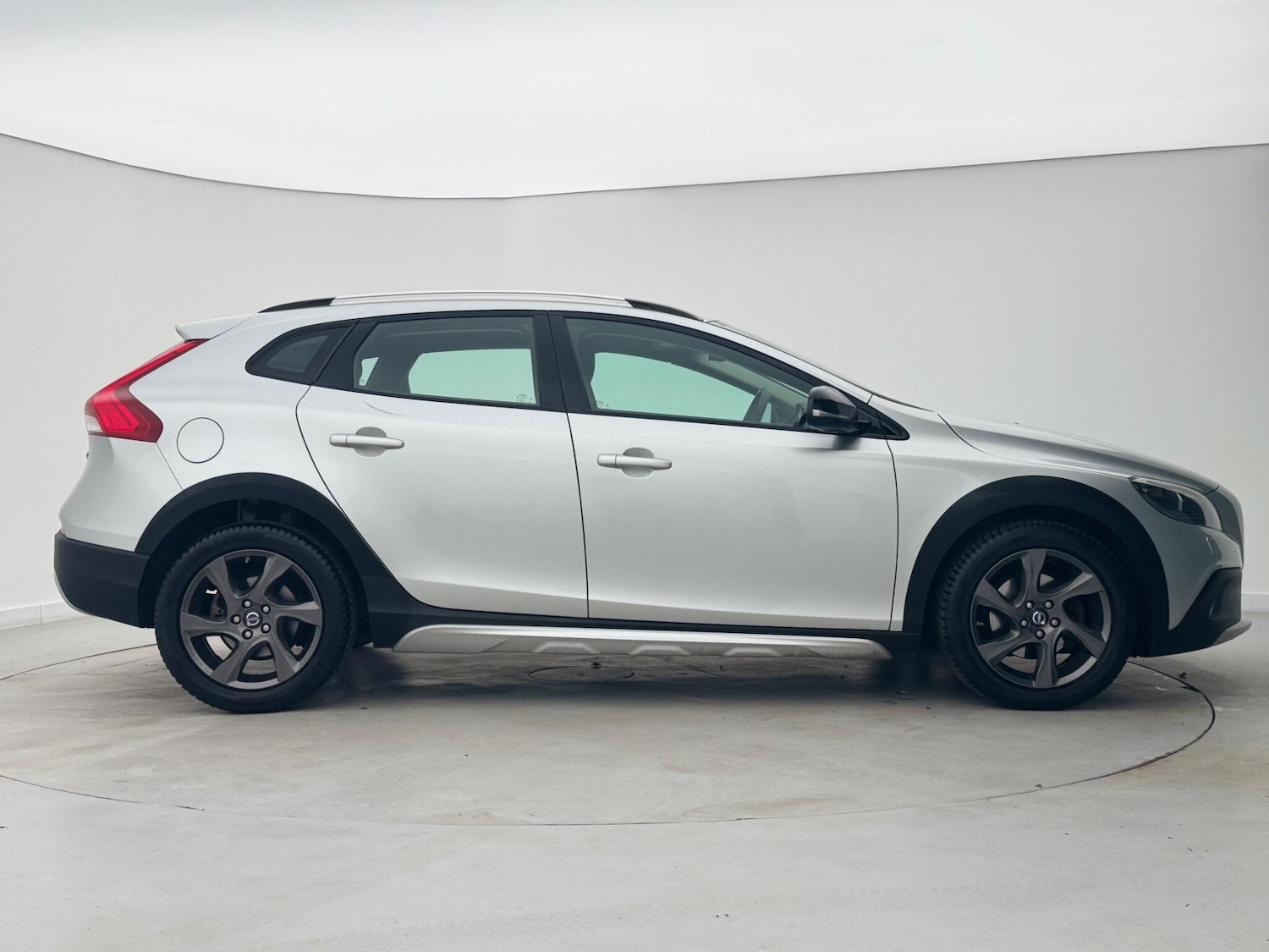 Used Volvo V40 2015 for sale - 76673590: Photo 7