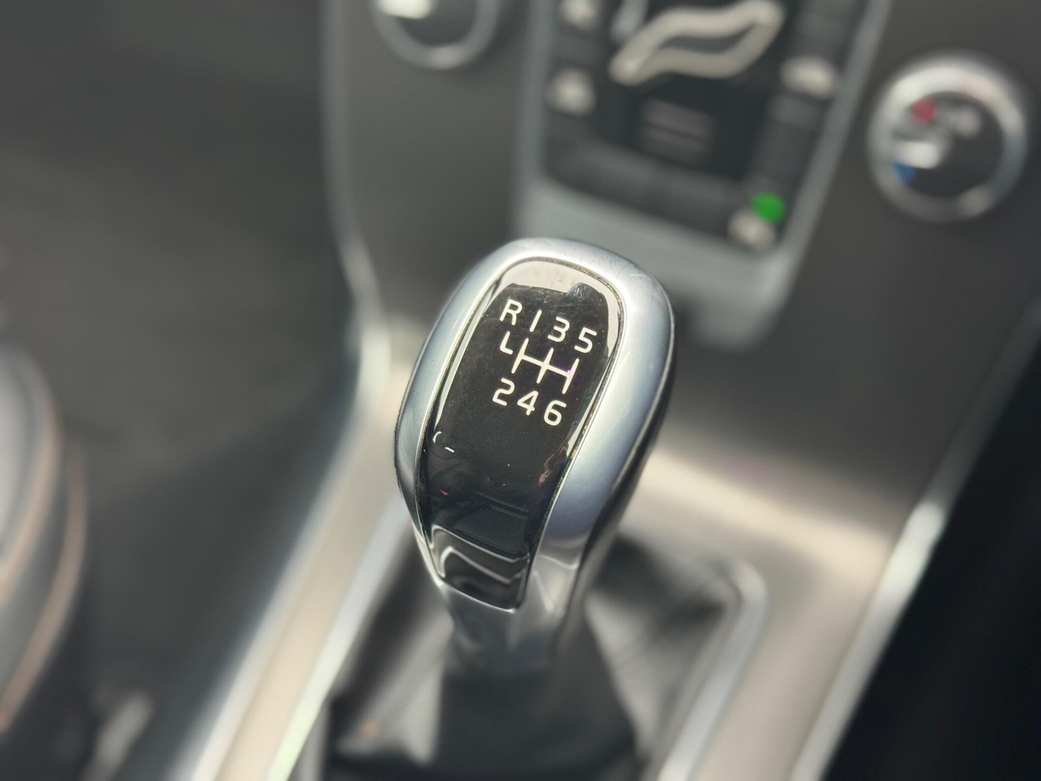 Used Volvo V40 2015 for sale - 76673590: Photo 9