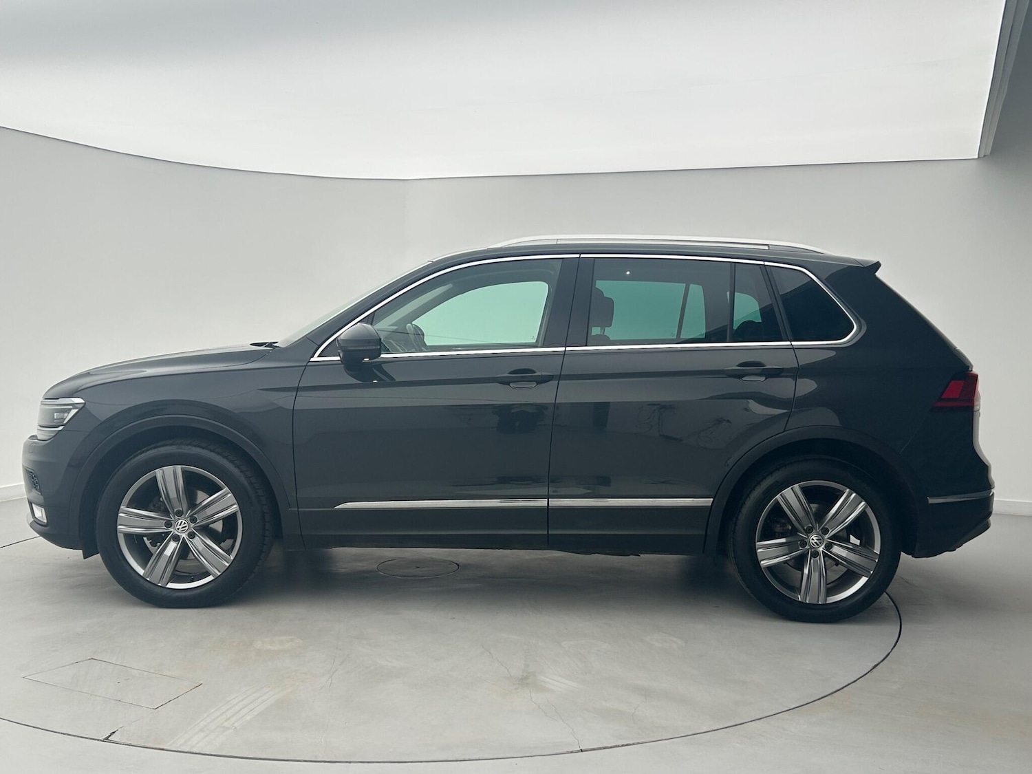 Used Volkswagen Tiguan 2017 for sale - 76762276: Photo 4
