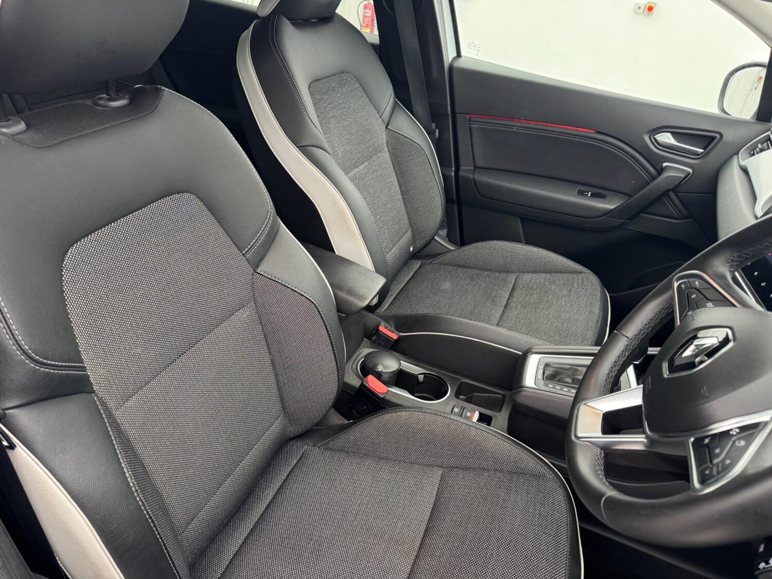 Used Renault Captur 2023 for sale - 77845397: Photo 10