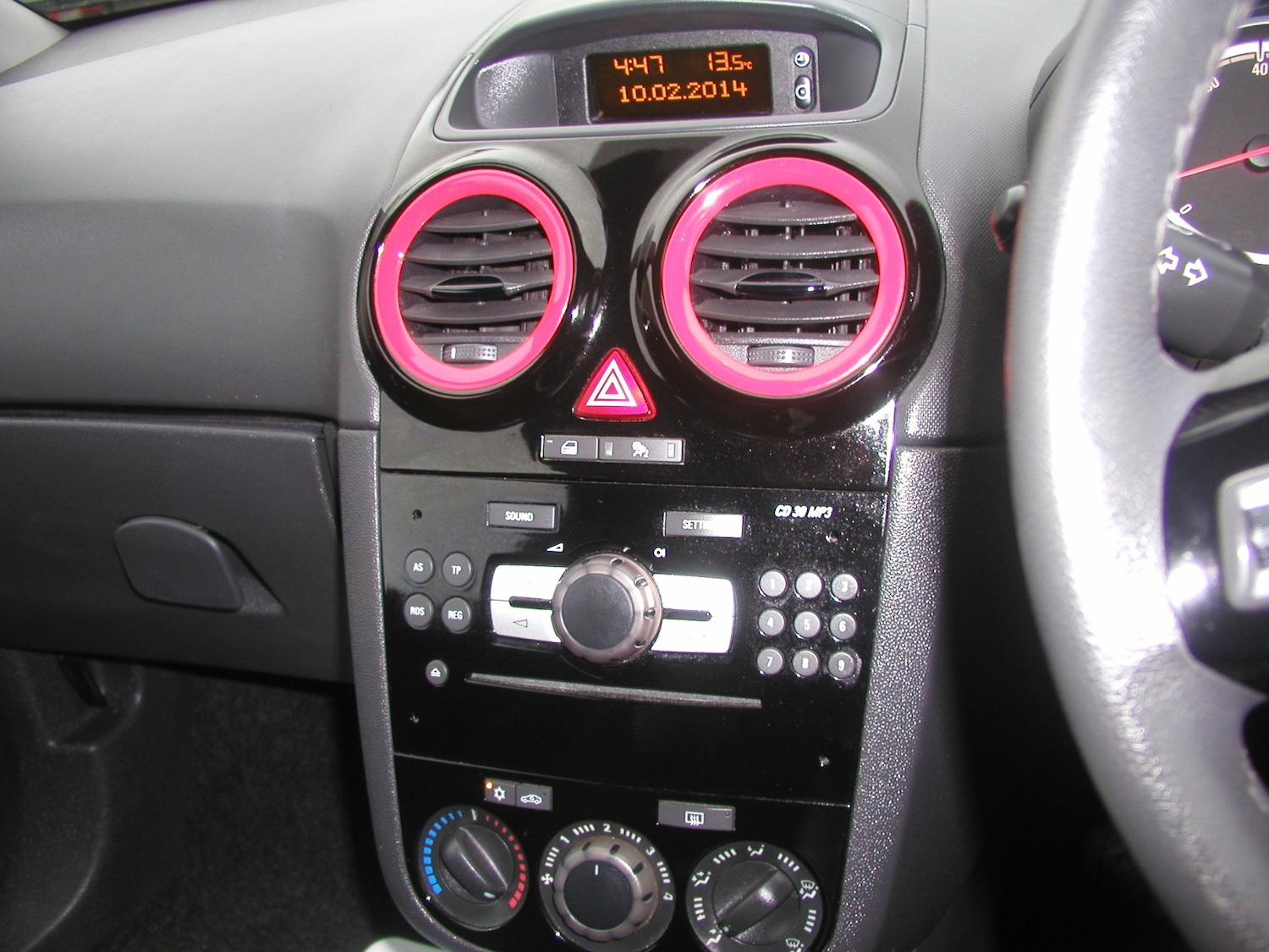 Used Vauxhall Corsa 2014 for sale - 76720360: Photo 8