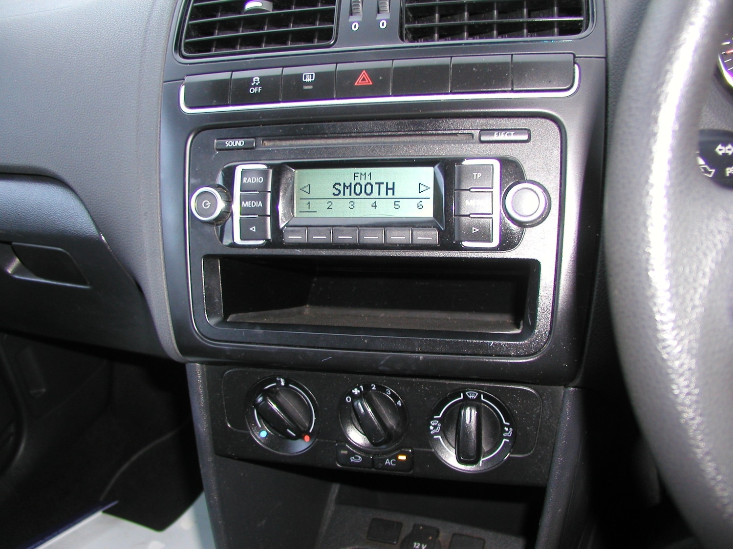 Used Volkswagen Polo 2011 for sale - 77149725: Photo 6