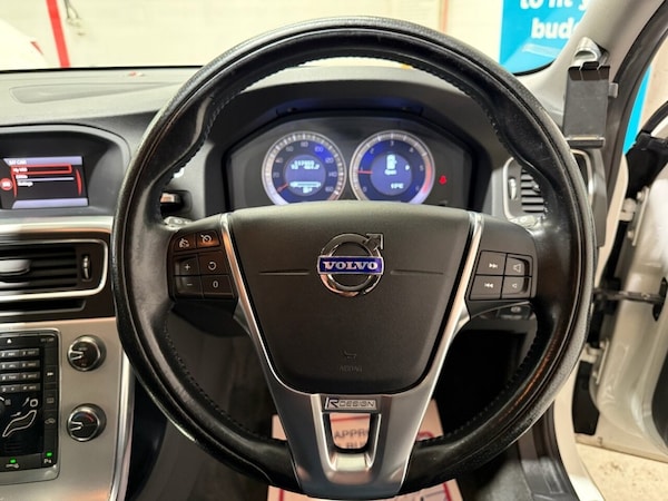 Used Volvo V60 2012 for sale - 75653856: Photo 25