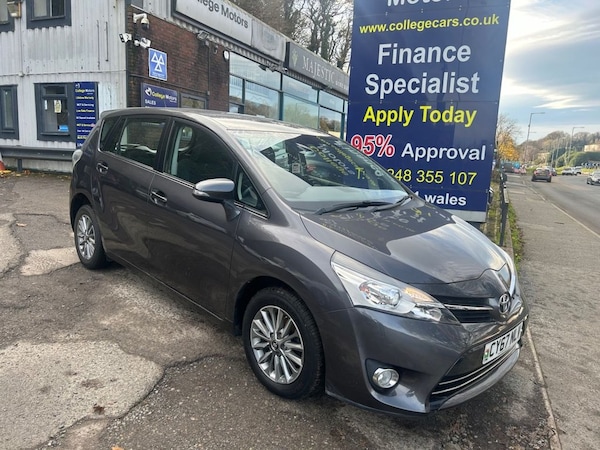 Used Toyota Verso 2017 for sale - 73088446: Photo 1