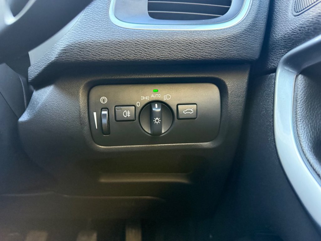 Used Volvo V40 2016 for sale - 77835310: Photo 30