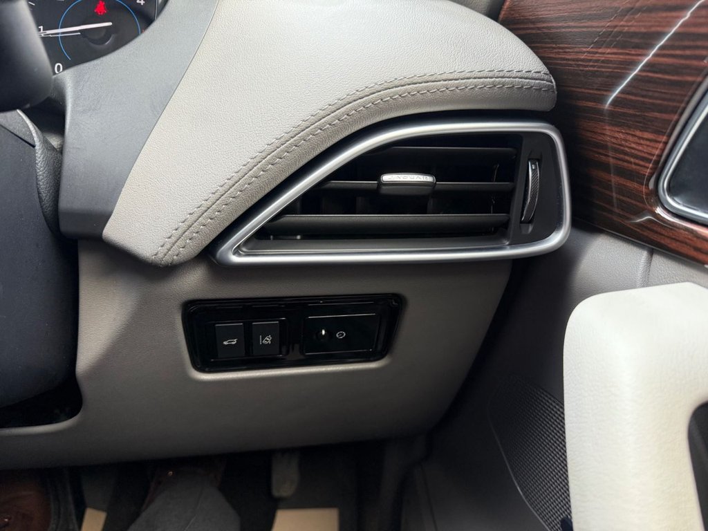 Used Jaguar F-Pace 2018 for sale - 76654824: Photo 32