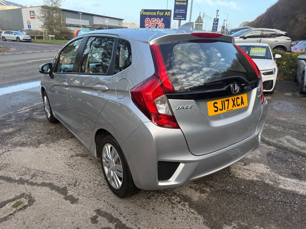 Used Honda Jazz 2017 for sale - 76927607: Photo 12