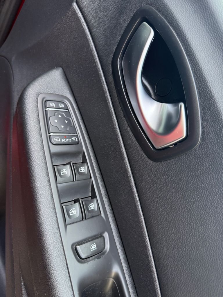 Used Renault Captur 2017 for sale - 78212579: Photo 32