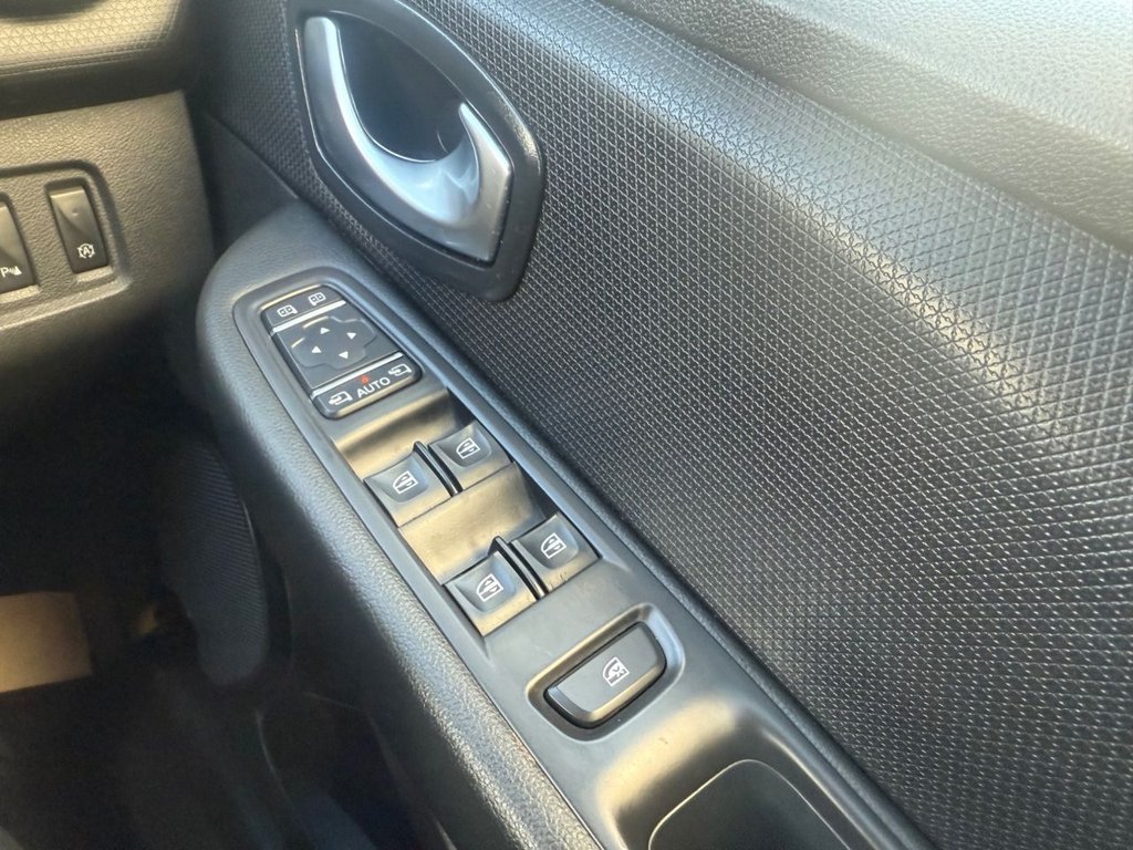 Used Renault Clio 2017 for sale - 76654686: Photo 25