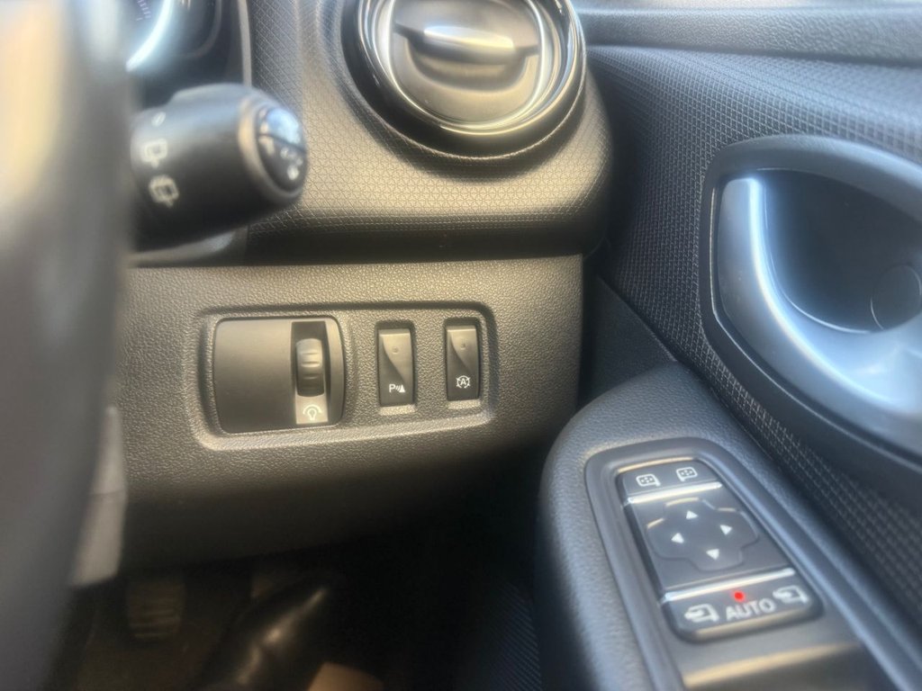 Used Renault Clio 2017 for sale - 76654686: Photo 31