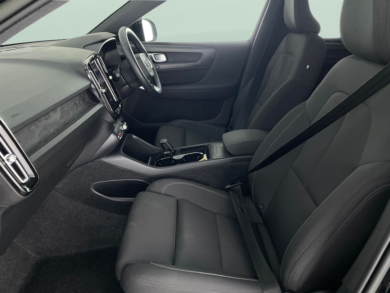 Used Volvo XC40 2022 for sale - 76946480: Photo 4