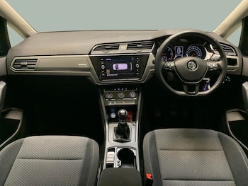 Used Volkswagen Touran 2018 for sale - 75296298: Photo