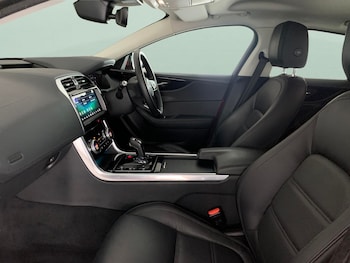 Used Jaguar XE 2020 for sale - 75844871: Photo