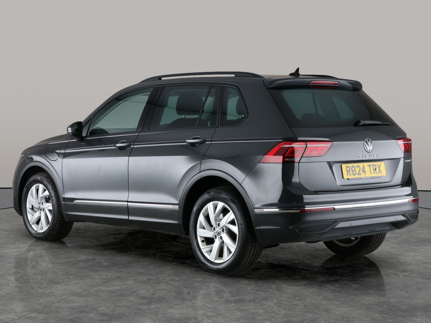 Used Volkswagen Tiguan 2024 for sale - 76709900: Photo 12