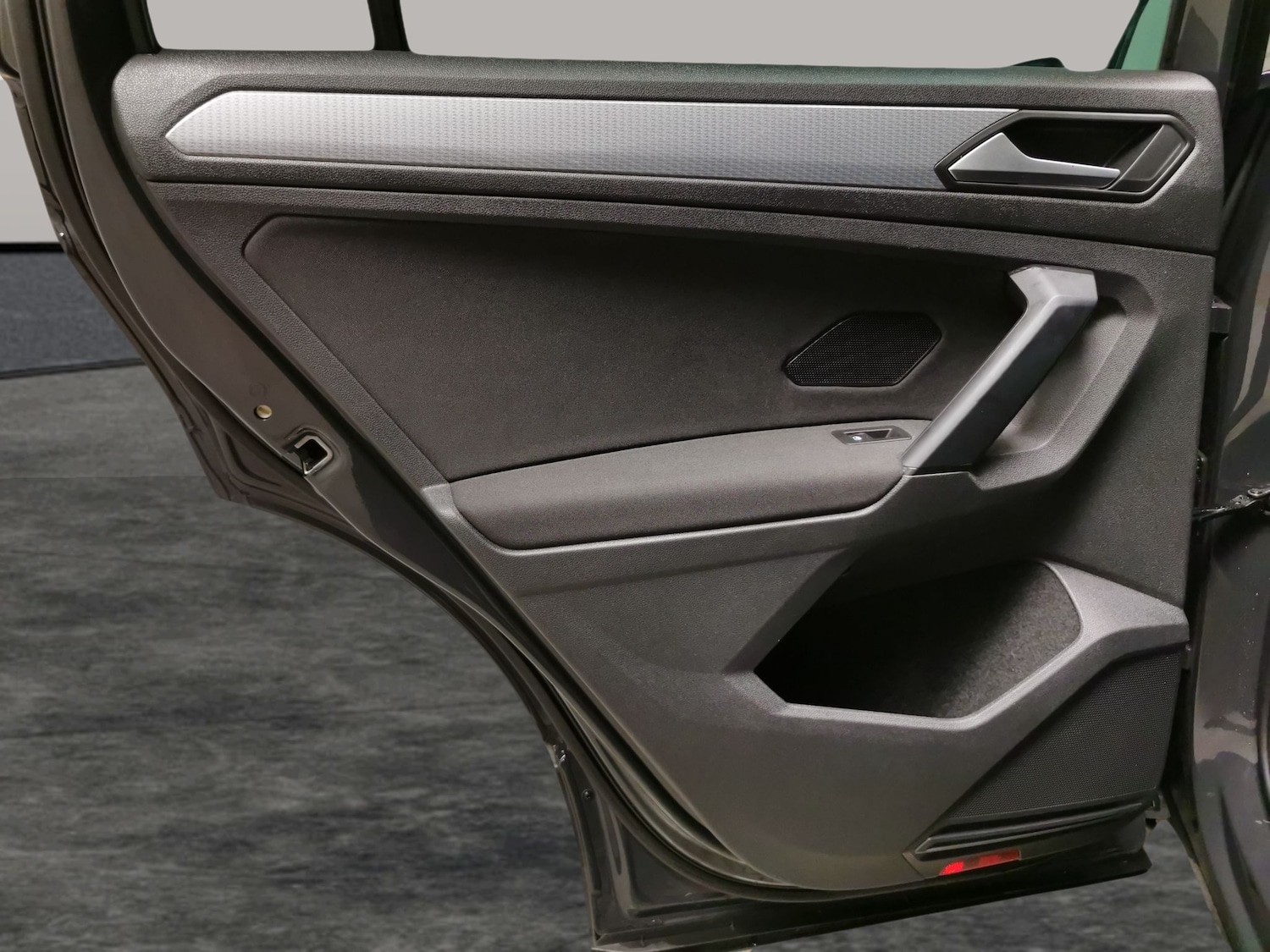 Used Volkswagen Tiguan 2024 for sale - 76709900: Photo 30