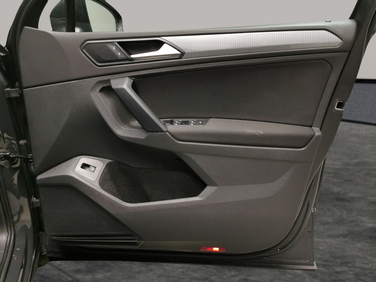 Used Volkswagen Tiguan 2024 for sale - 76709900: Photo 32