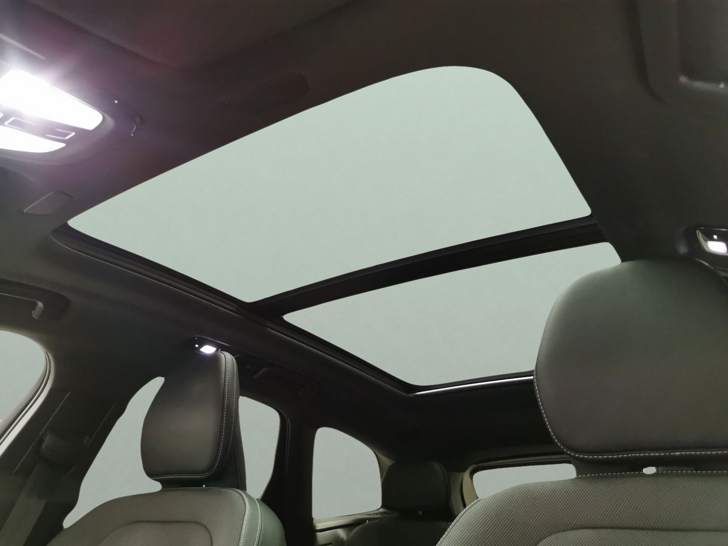 Used Volvo XC60 2022 for sale - 76507941: Photo 5