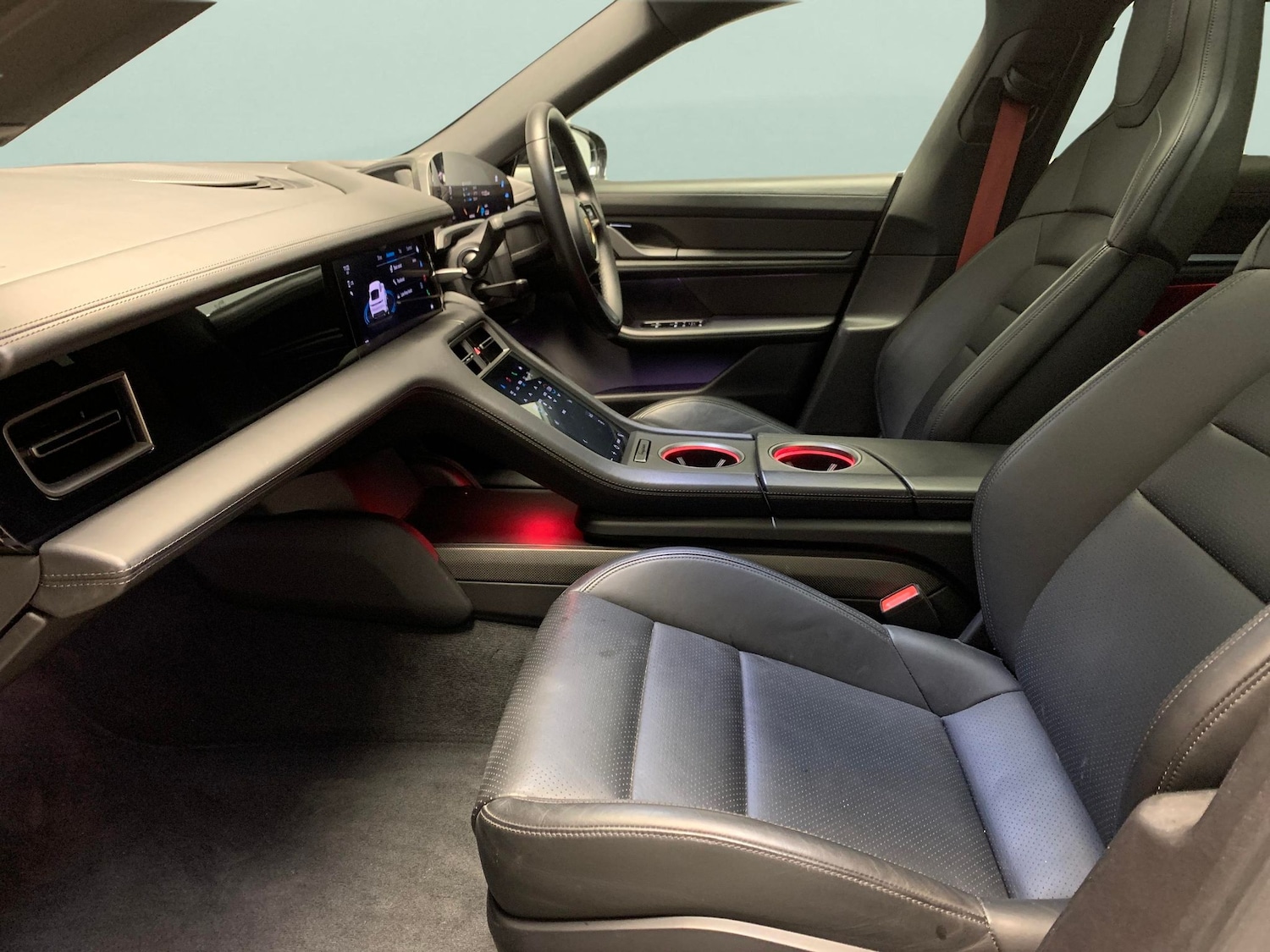 Used Porsche Taycan 2021 for sale - 76505473: Photo 4