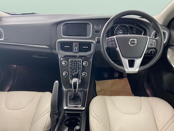 Used Volvo V40 2019 for sale - 77281458: Photo