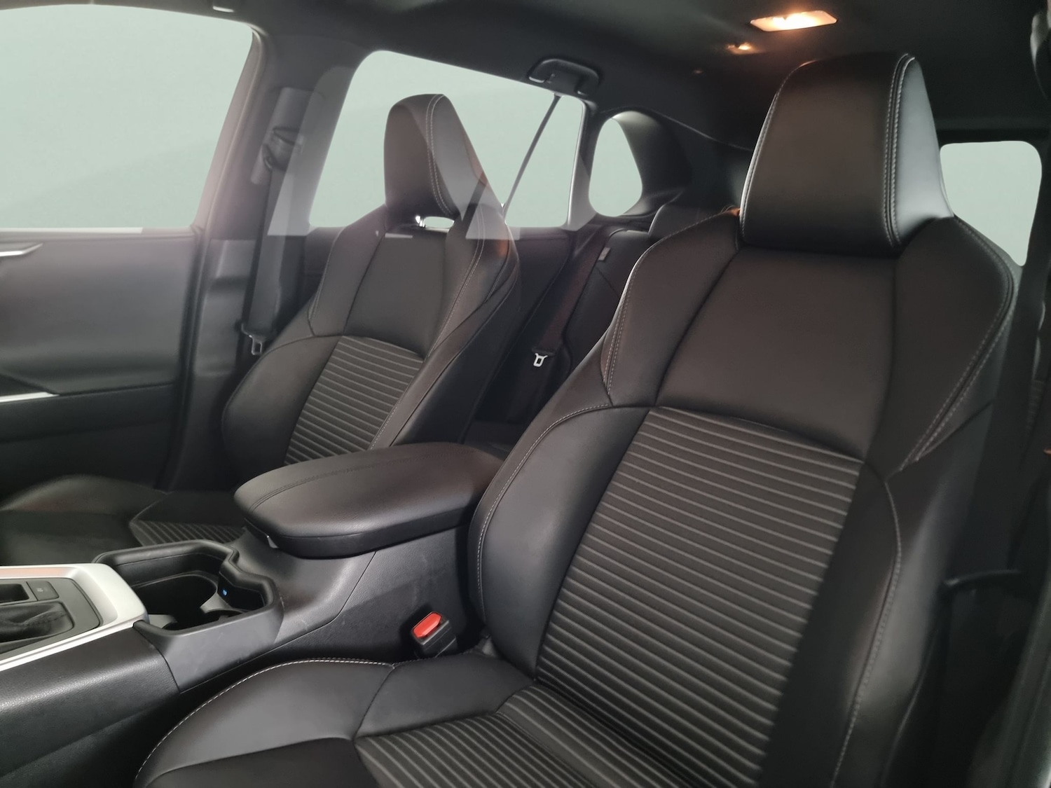 Used Toyota RAV4 2021 for sale - 76464237: Photo 8