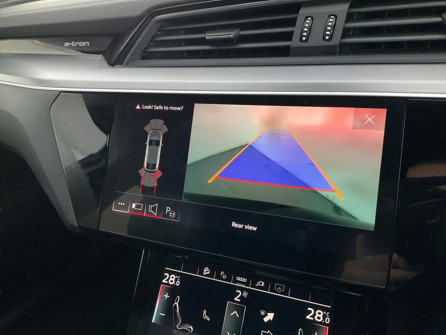 Used Audi e-tron 2022 for sale - 76595399: Photo 28