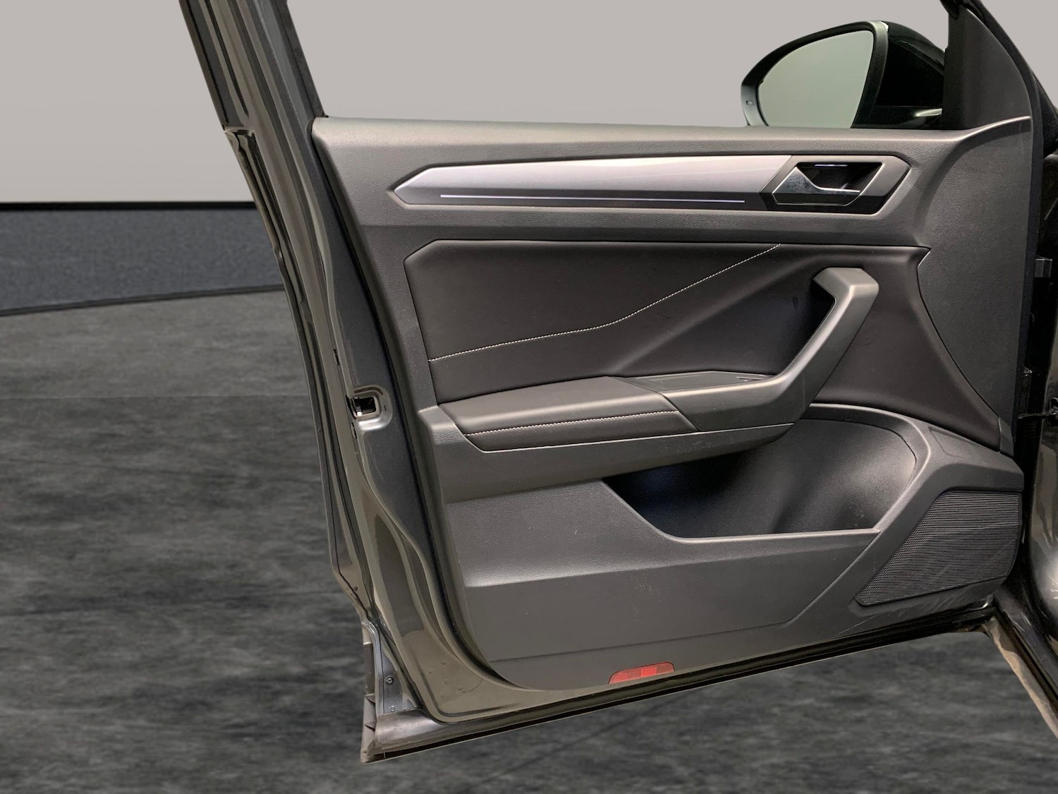 Used Volkswagen T-Roc 2023 for sale - 76577865: Photo 28