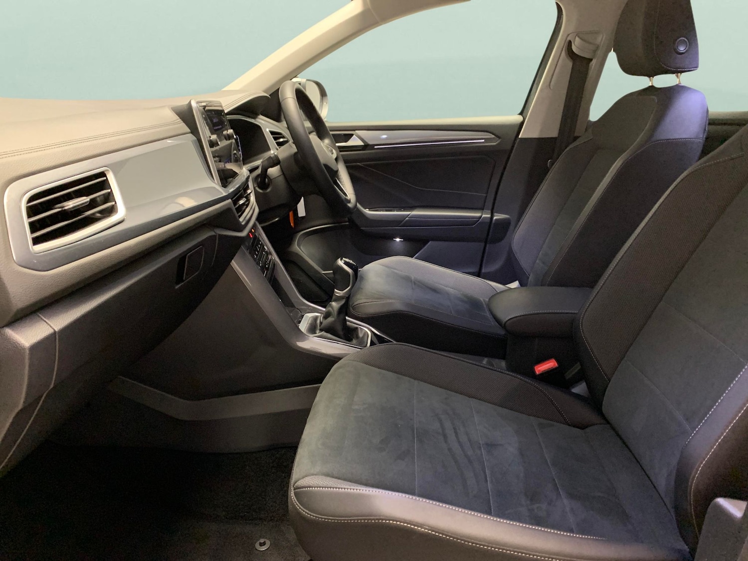 Used Volkswagen T-Roc 2023 for sale - 76577865: Photo 4