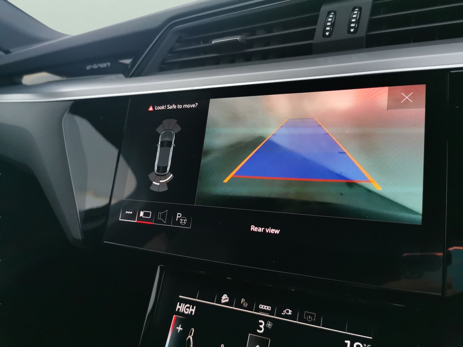 Used Audi e-tron 2023 for sale - 77364890: Photo 21