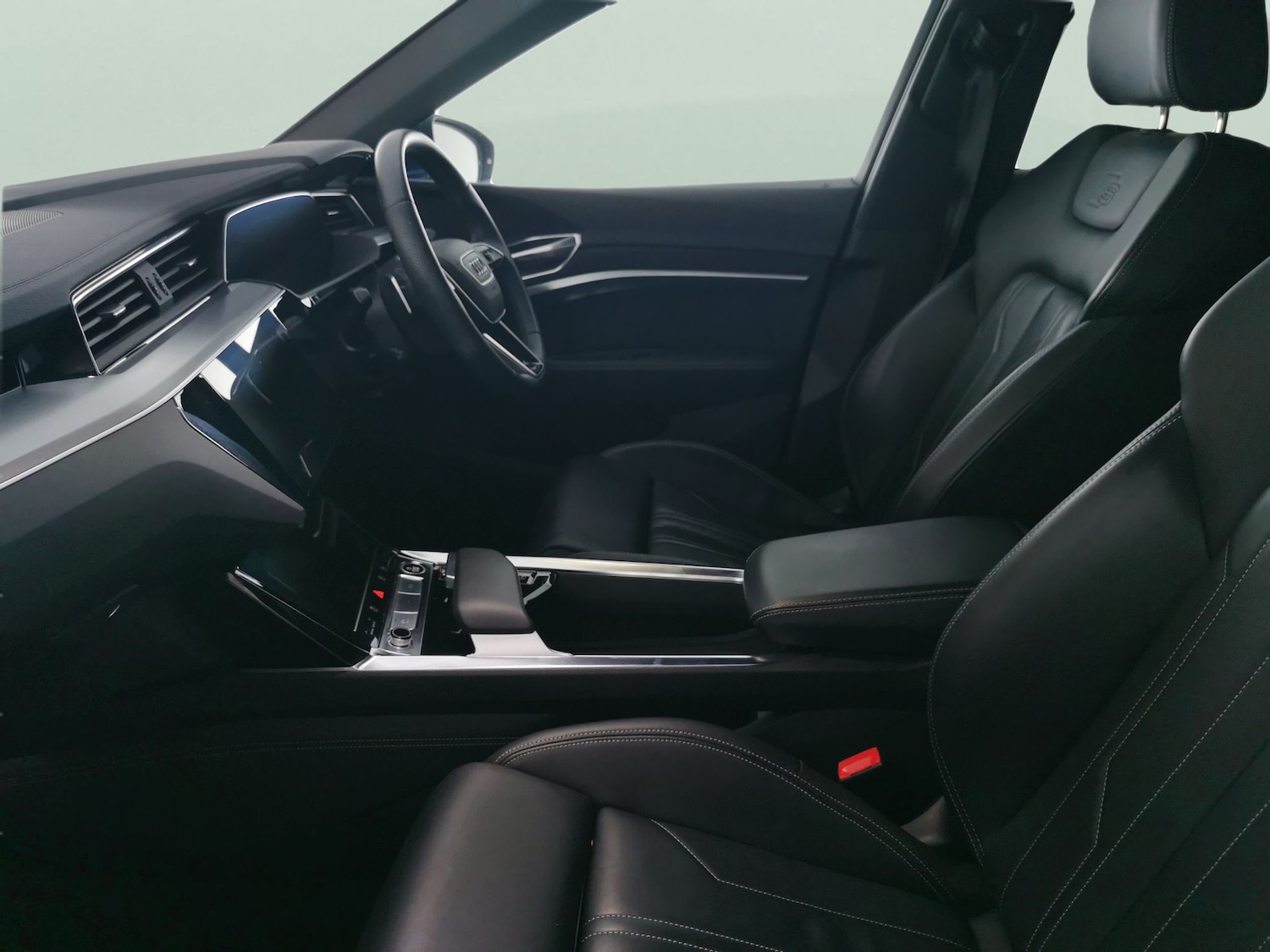 Used Audi e-tron 2023 for sale - 77364890: Photo 4