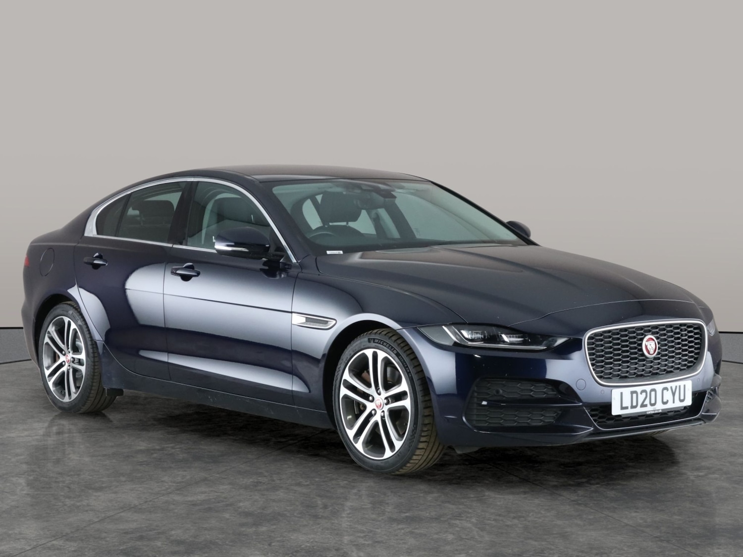 Used Jaguar XE 2020 for sale - 76367297: Photo 11