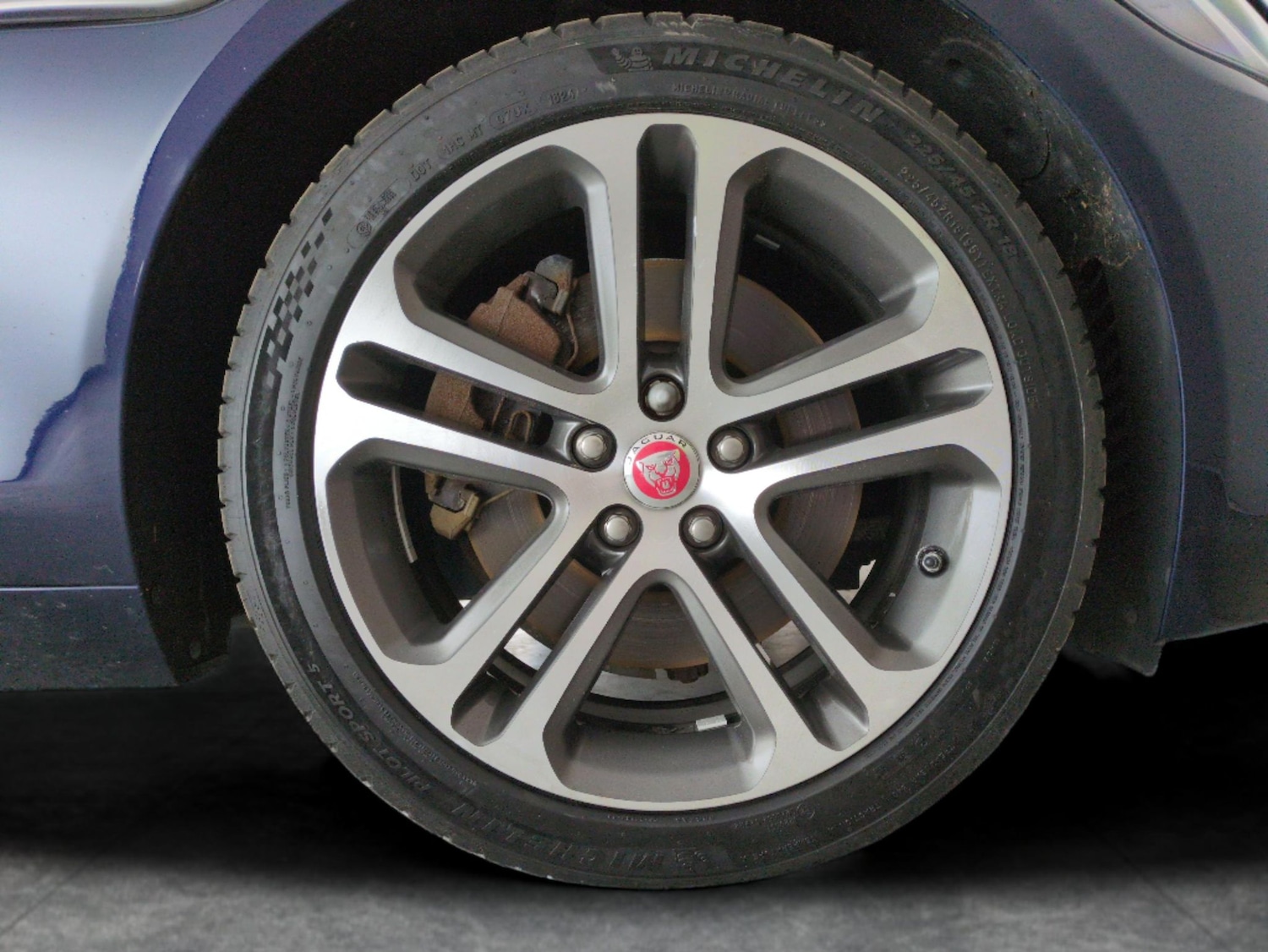 Used Jaguar XE 2020 for sale - 76367297: Photo 29