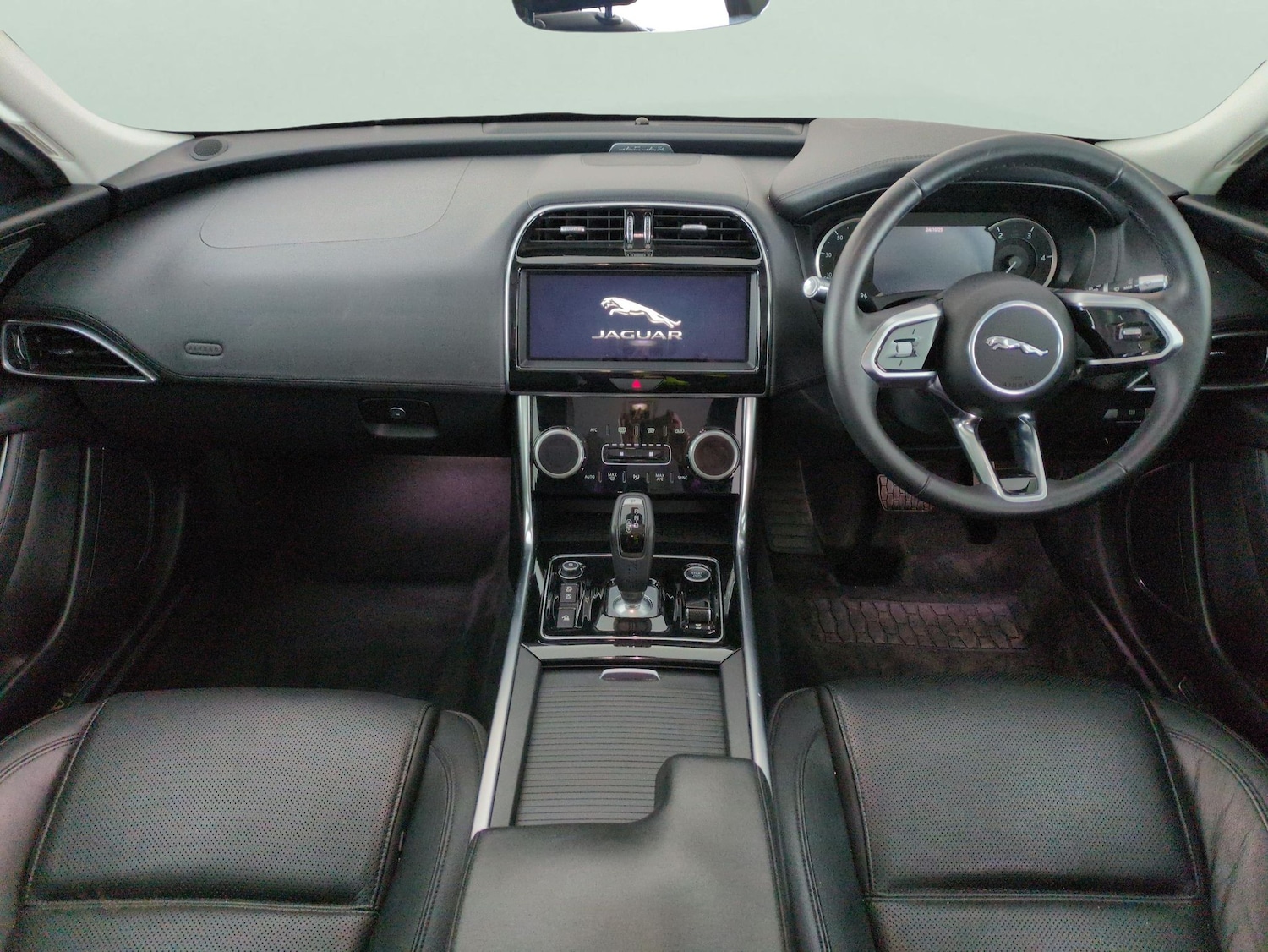 Used Jaguar XE 2020 for sale - 76367297: Photo 9