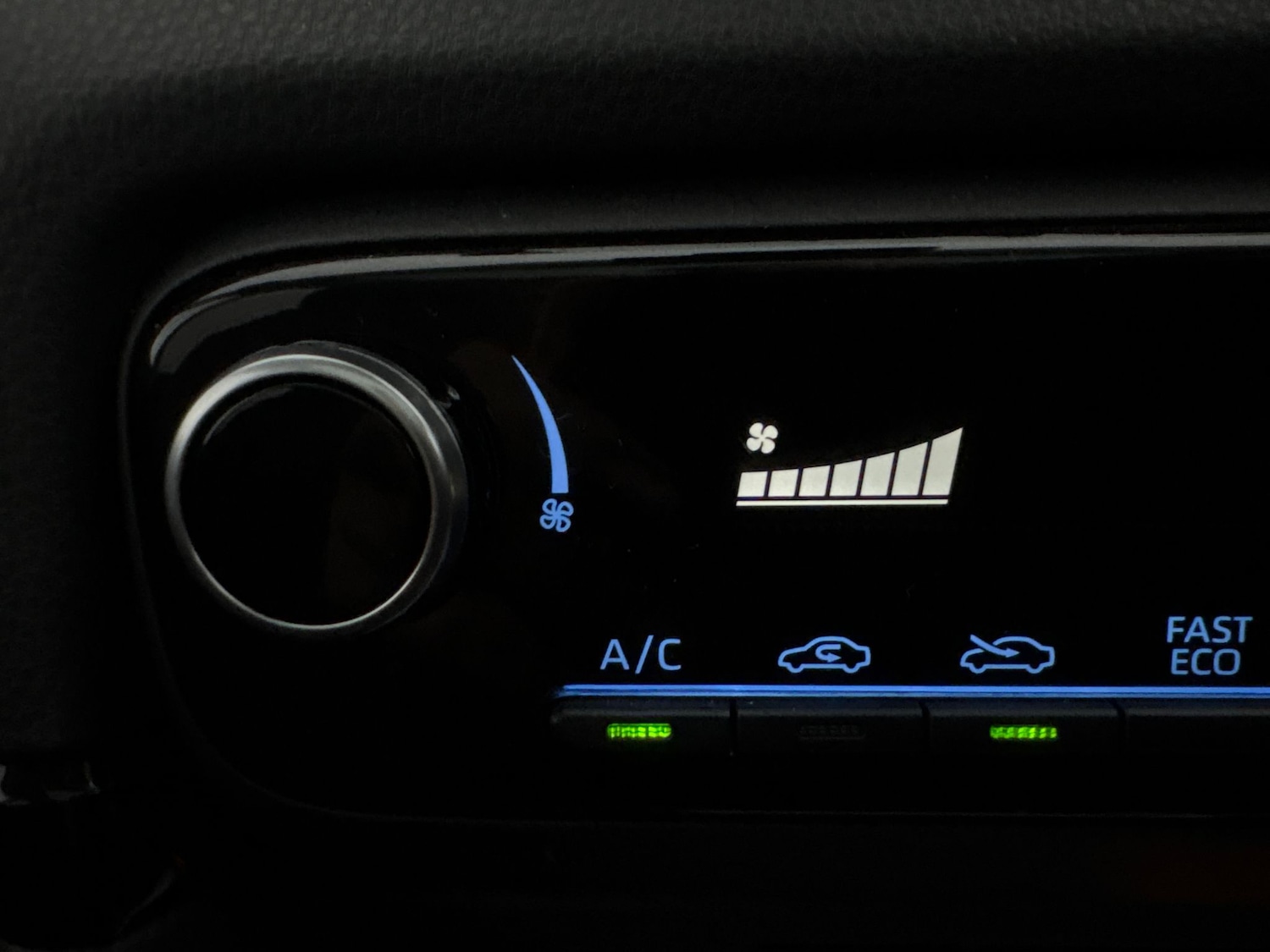 Used Toyota Yaris 2022 for sale - 76362424: Photo 29