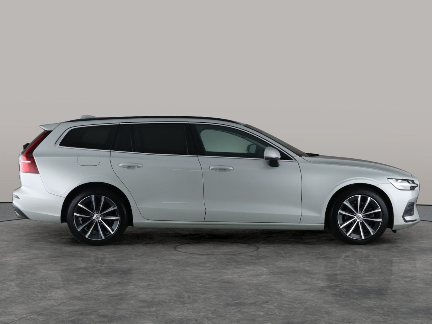 Used Volvo V60 2022 for sale - 76931932: Photo 10