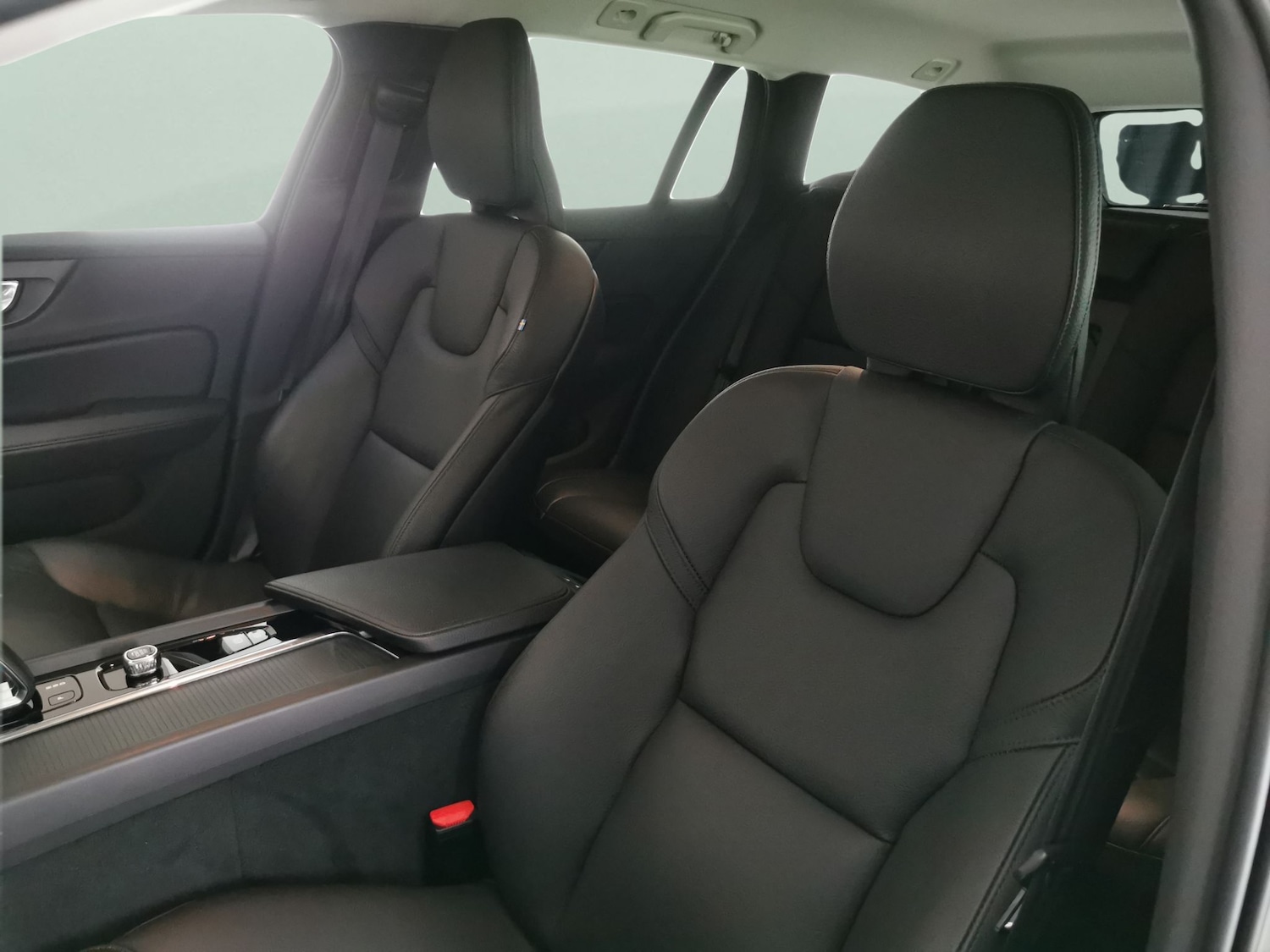 Used Volvo V60 2022 for sale - 76931932: Photo 7