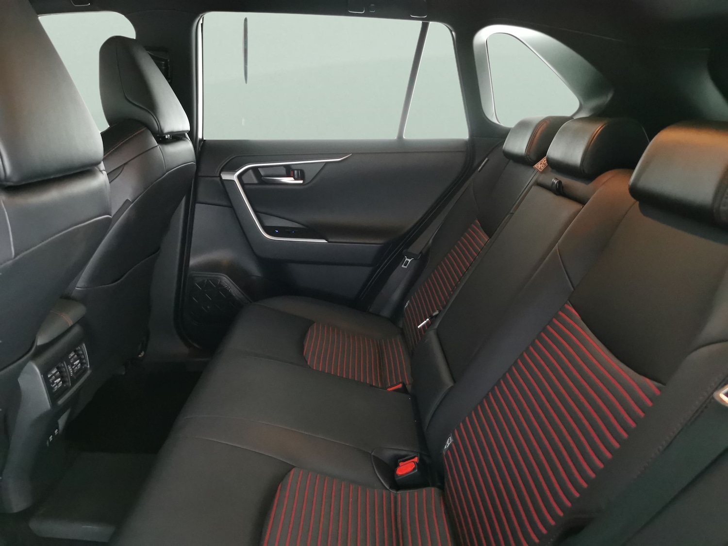 Used Toyota RAV4 2021 for sale - 76851510: Photo 30