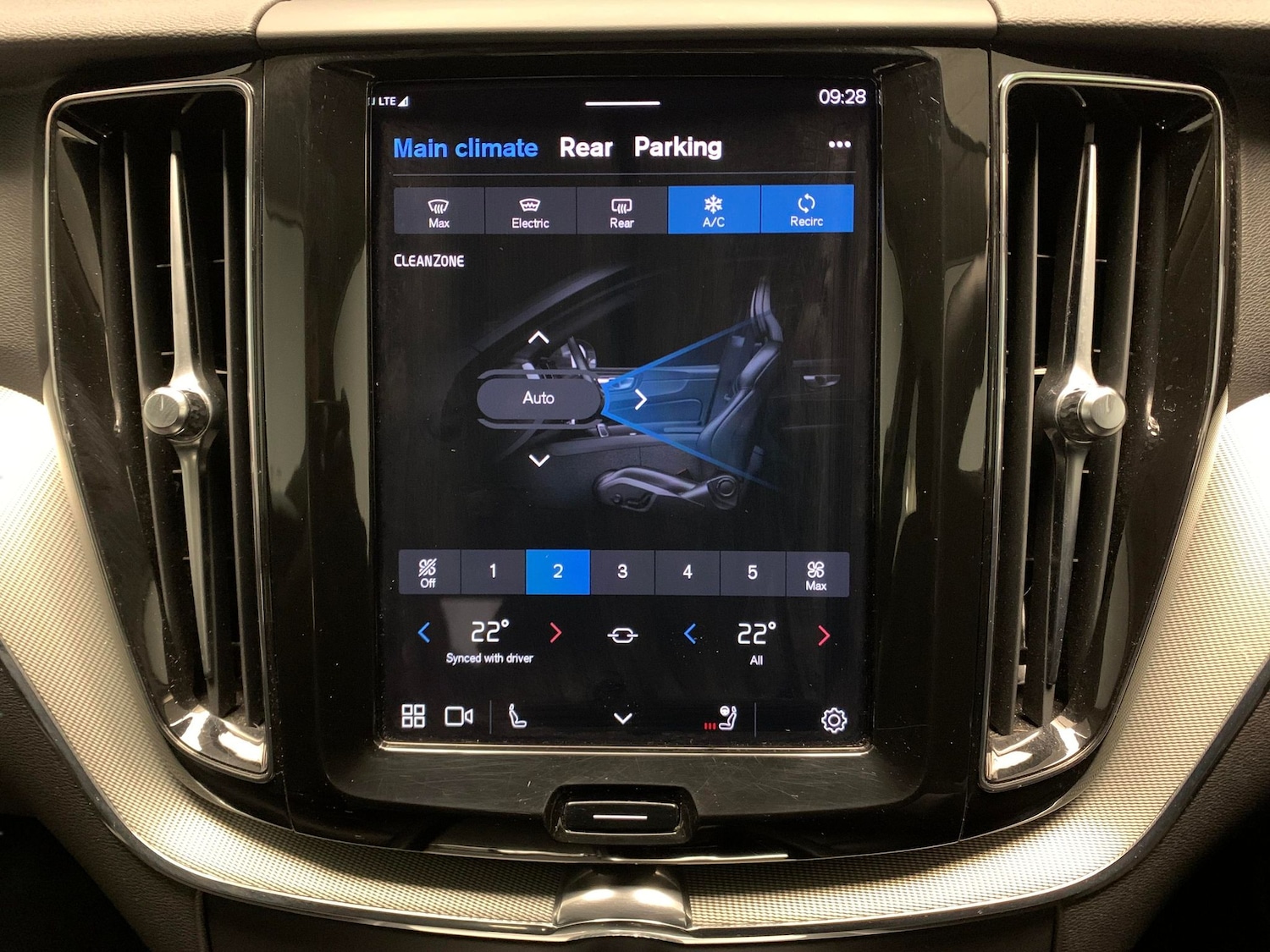 Used Volvo XC60 2023 for sale - 77053064: Photo 18