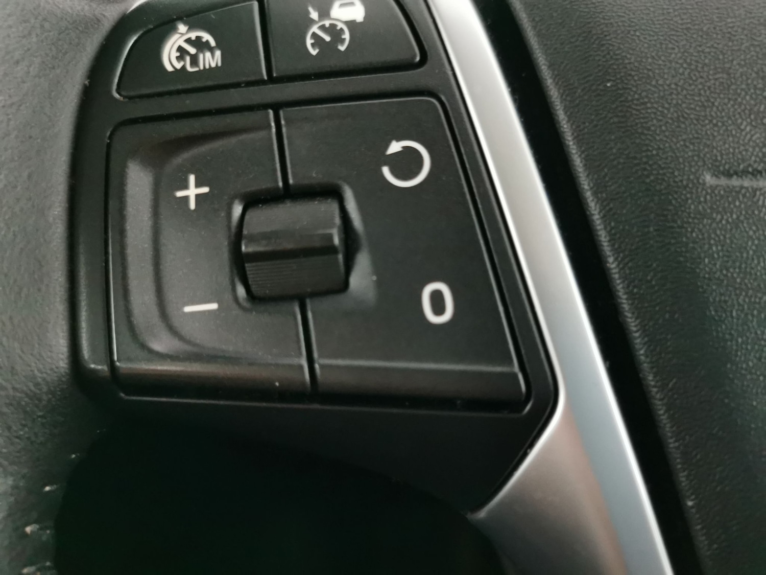 Used Volvo V40 2018 for sale - 77170847: Photo 20