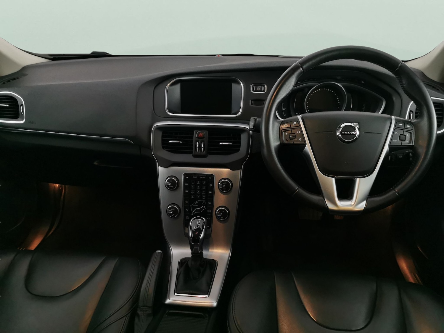 Used Volvo V40 2018 for sale - 77170847: Photo 8