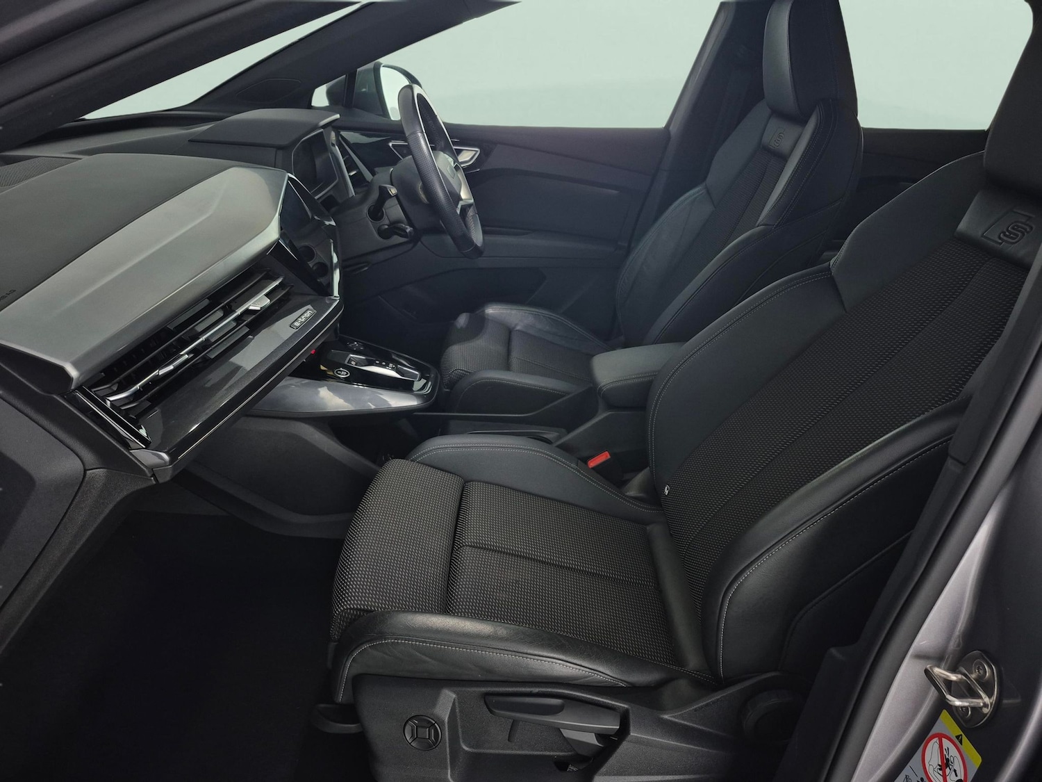 Used Audi Q4 e-tron 2023 for sale - 77638271: Photo 4