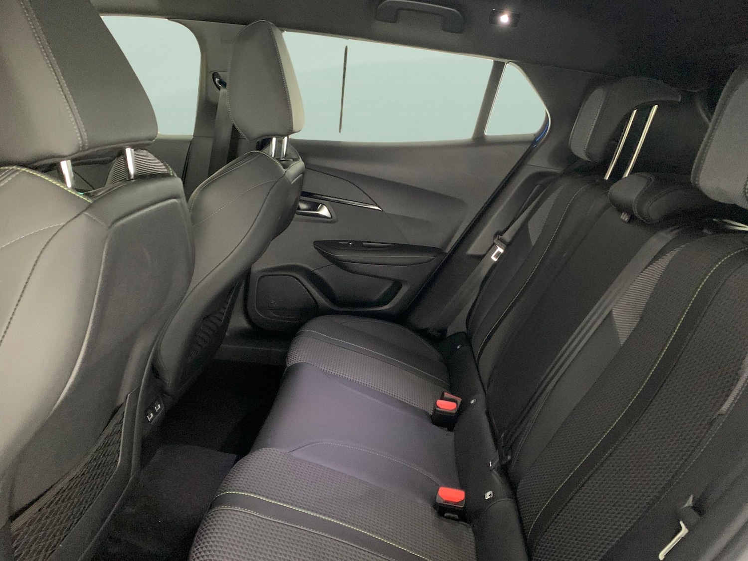 Used Peugeot E-2008 2022 for sale - 76182303: Photo 32