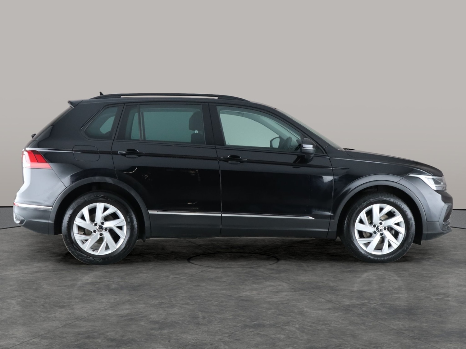 Used Volkswagen Tiguan 2022 for sale - 76922179: Photo 9