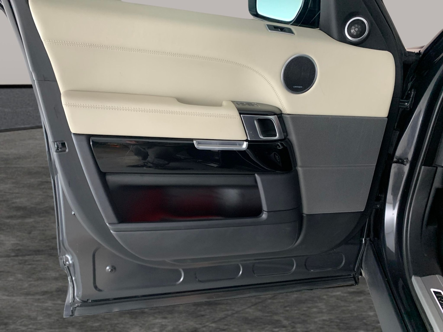 Used Land Rover Range Rover Sport 2017 for sale - 76650832: Photo 37