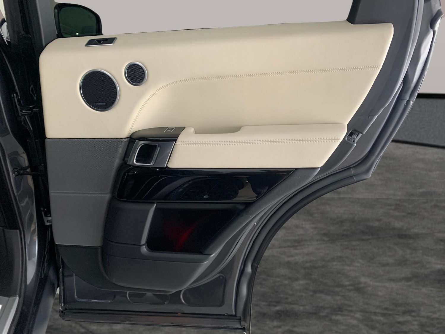 Used Land Rover Range Rover Sport 2017 for sale - 76650832: Photo 38